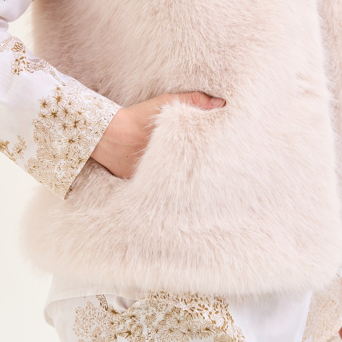 Colette - Gilet court sans manches fausse fourrure - Laurence Tavernier