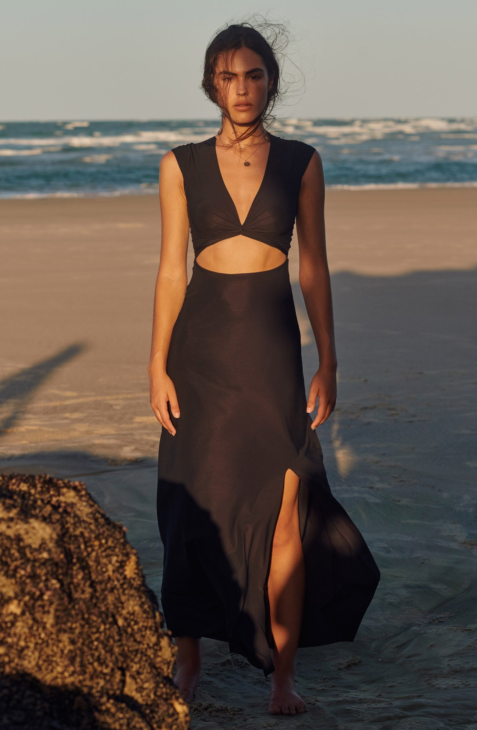 kolil - Robe longue noire découpe cropped - Pain de Sucre