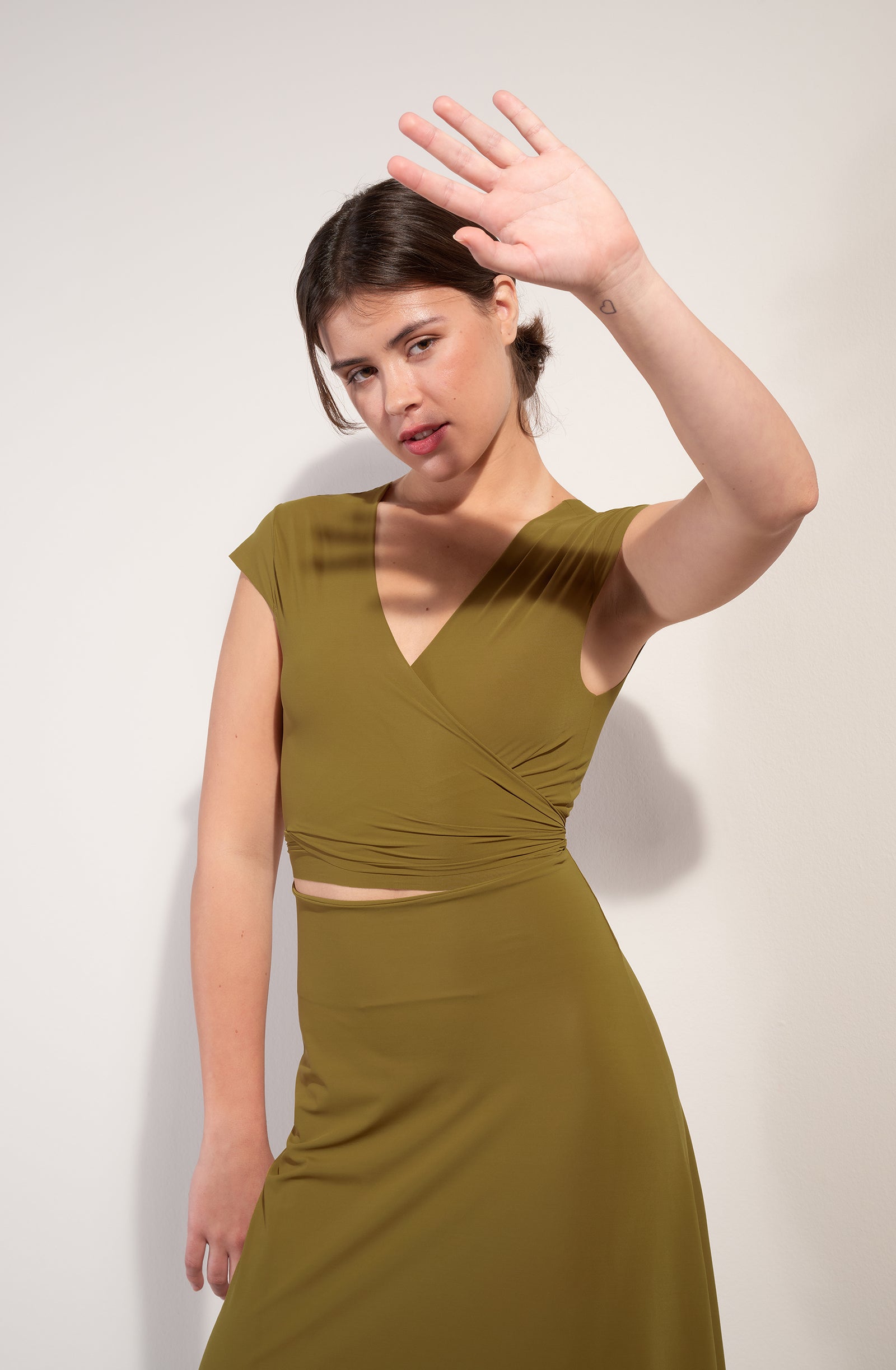 kolil - Robe longue noire découpe cropped - Pain de Sucre